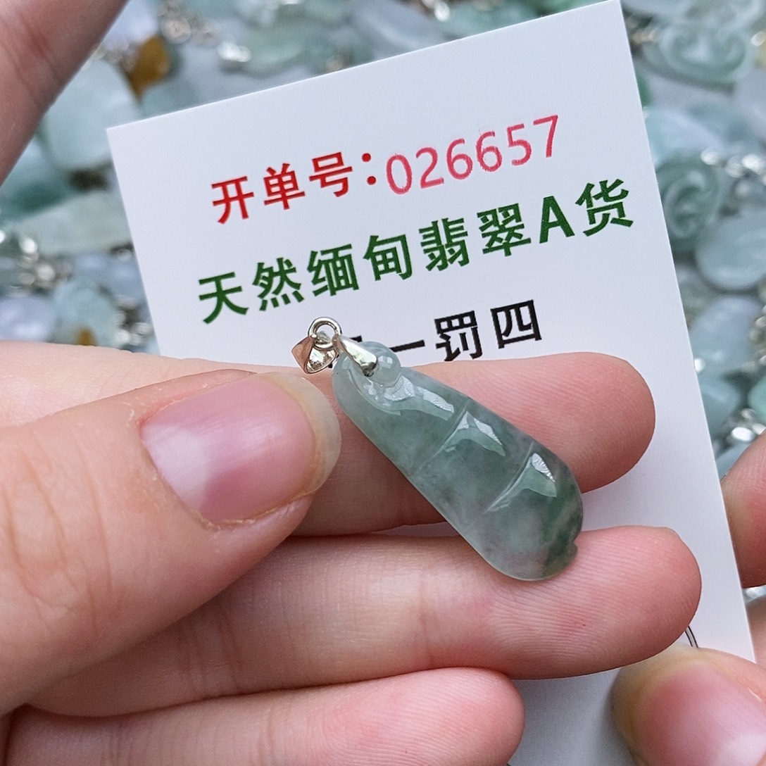 翡翠未镶嵌颈饰1111