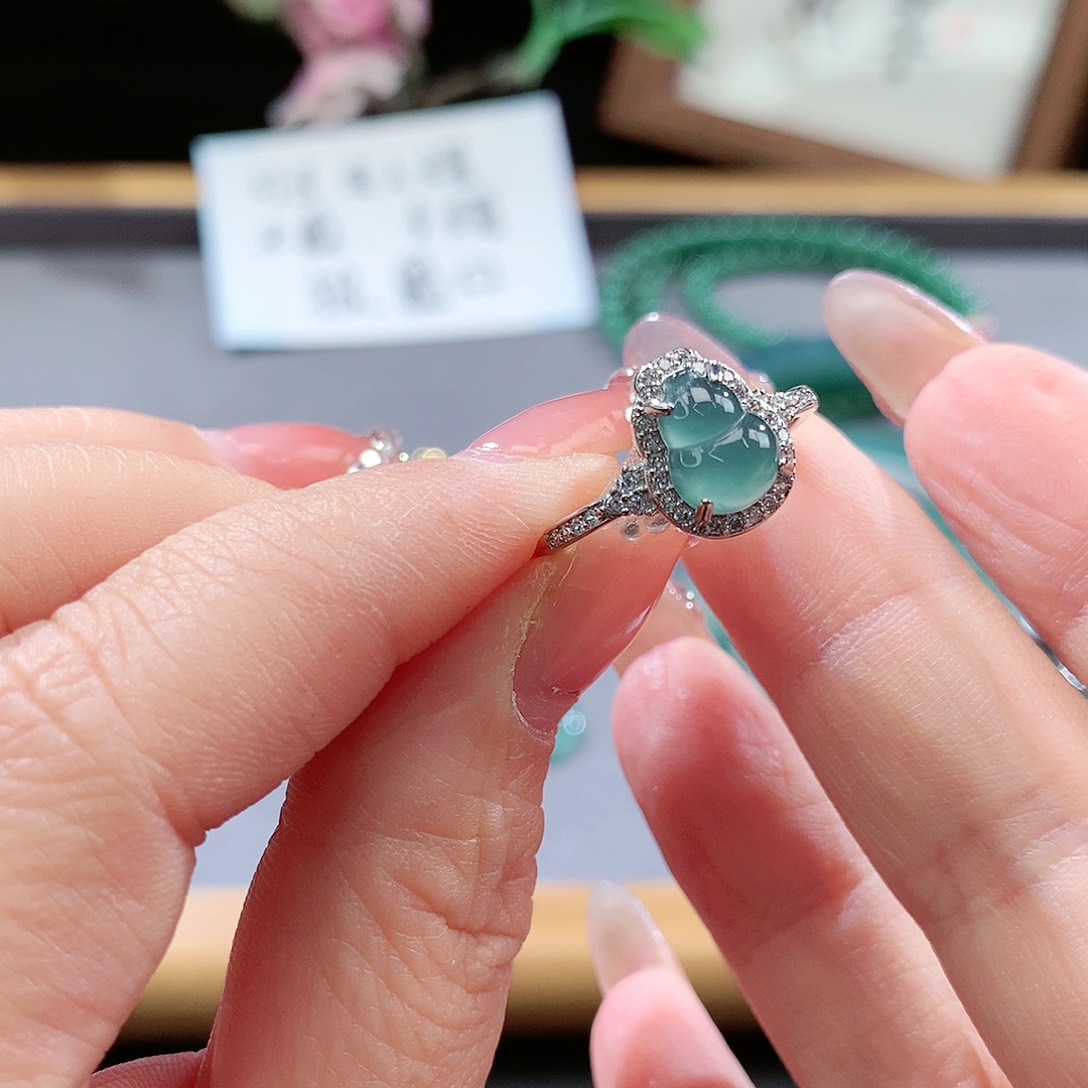 翡翠手镯（圆镯）未镶嵌