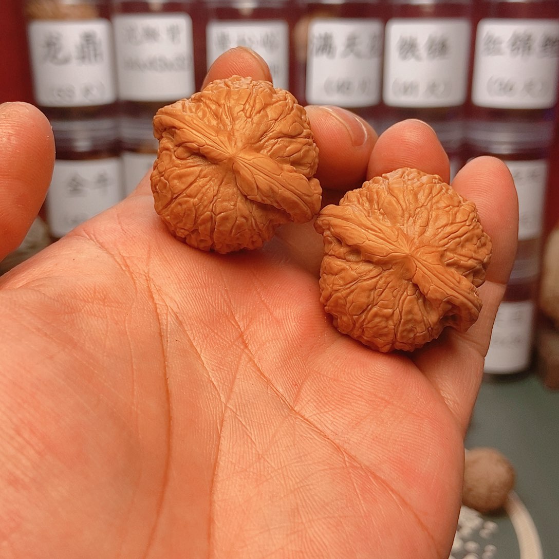 文玩核桃把件小***哇乾隆磨