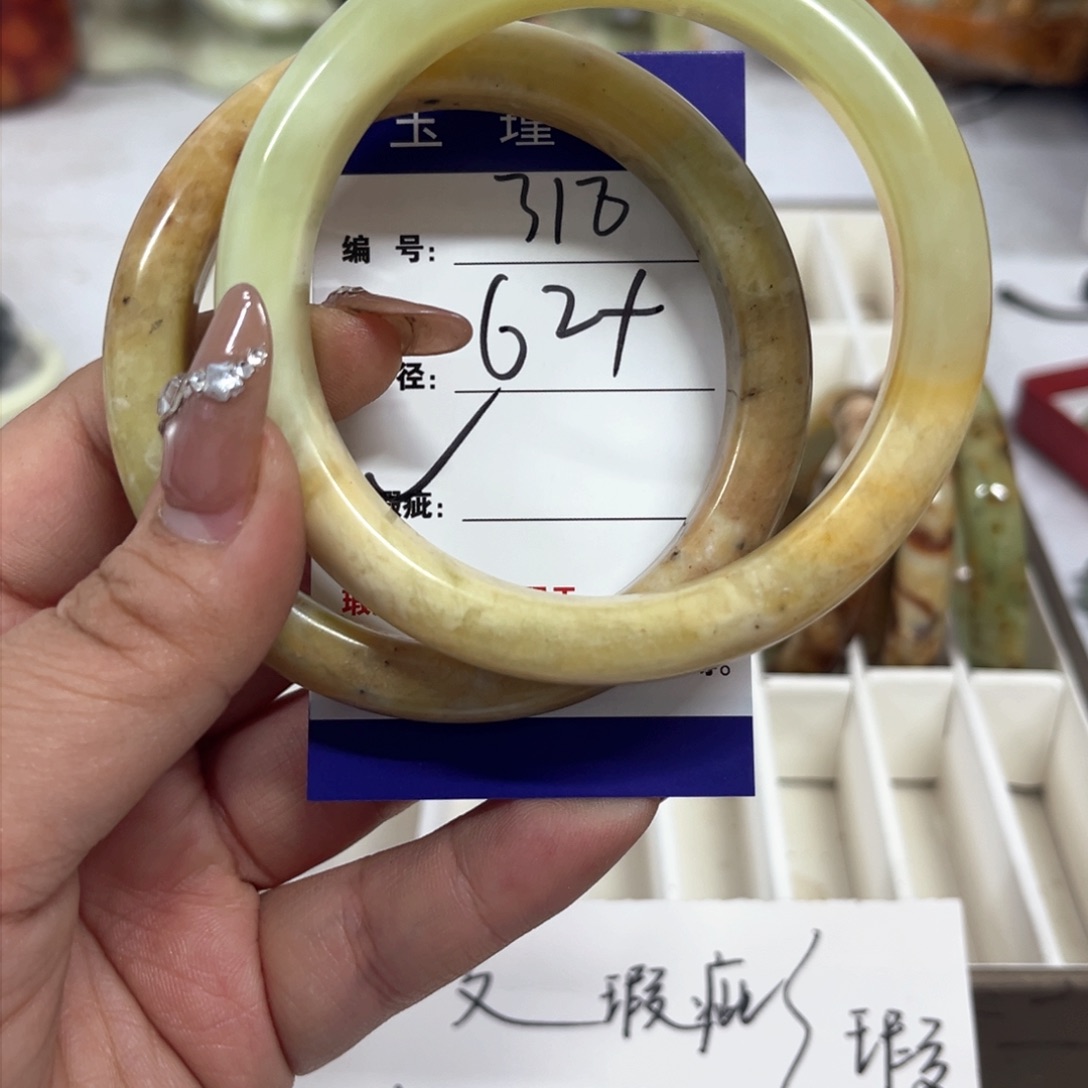 蛇纹石玉手镯未镶嵌