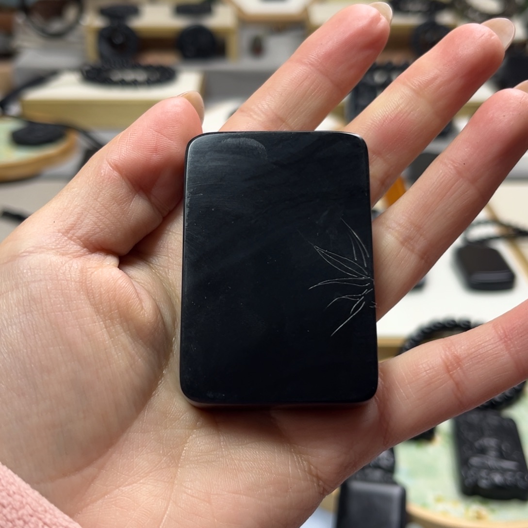 和田玉（墨玉）未镶嵌颈饰46福利意境