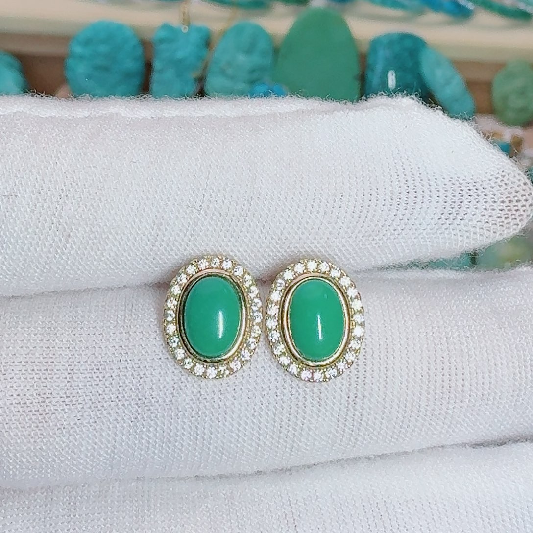 绿松石未镶嵌珠宝奇石饱满玉华绿