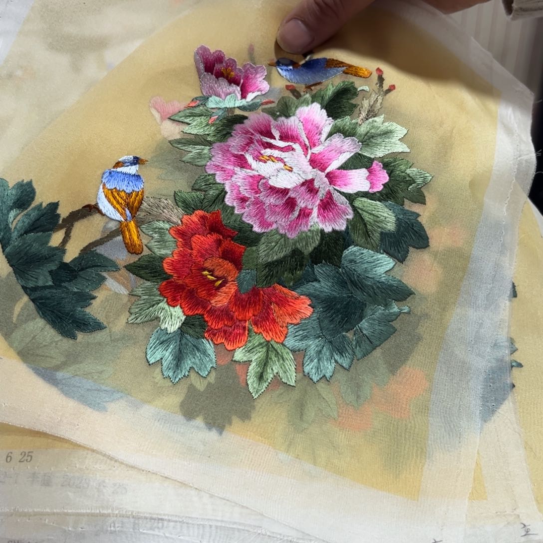 织绣纯手工刺绣陆老师