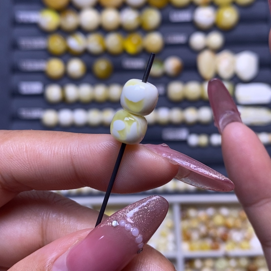 蜜蜡未镶嵌珠宝奇石瓷白溶洞妖花老型8.3*7.2mm（微瑕有花粉）