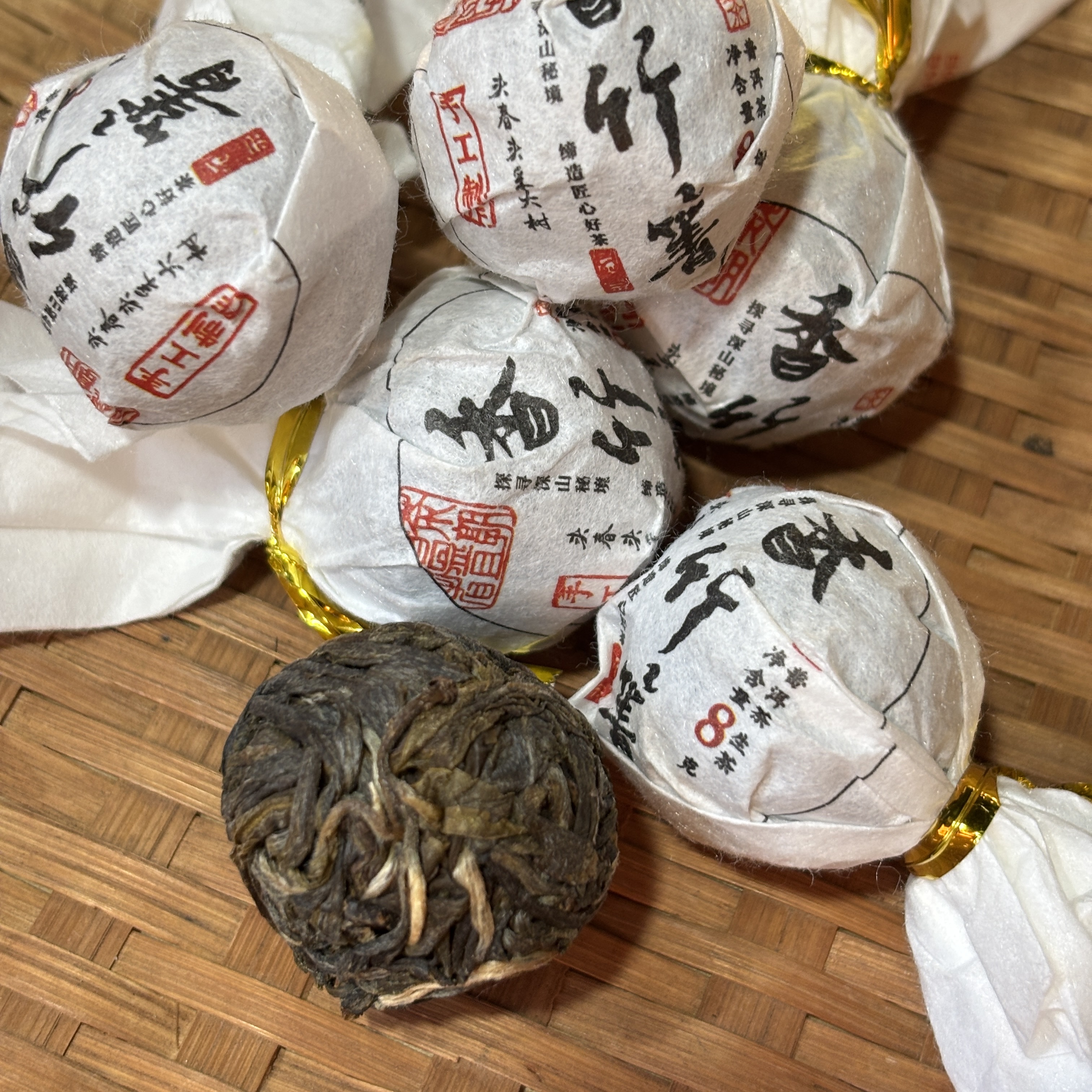 700号2025年凤庆香竹箐春茶大树古树混采生茶龙珠8克*30颗12-4