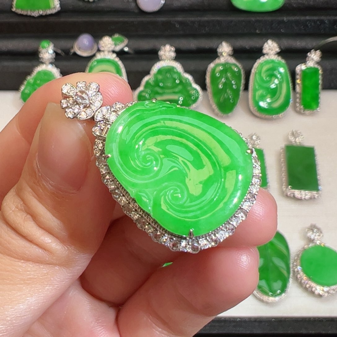 翡翠吊坠(不含链)18K金镶嵌