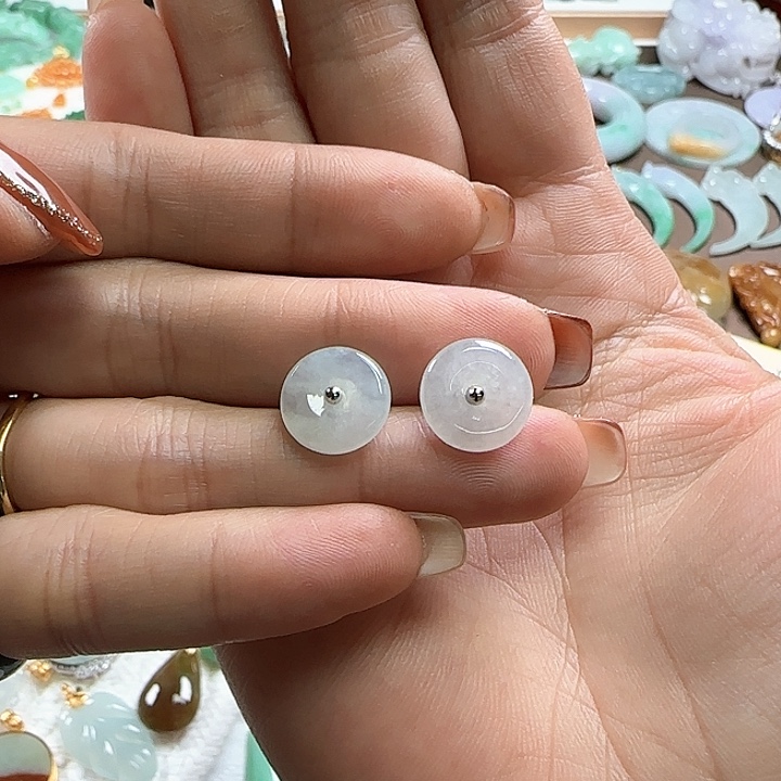 翡翠颈饰未镶嵌白冰耳钉