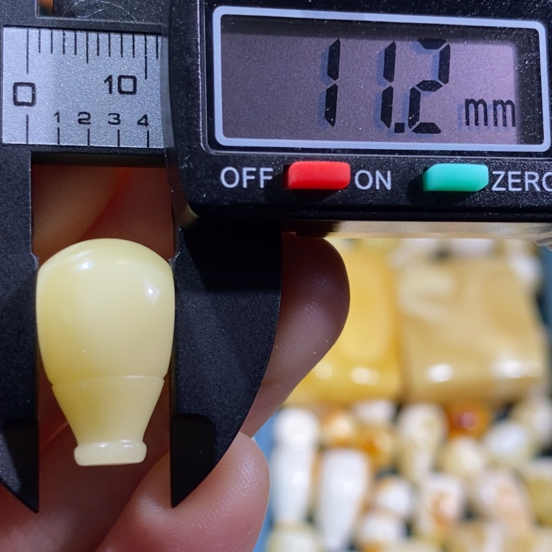 蜜蜡裸石未镶嵌配饰