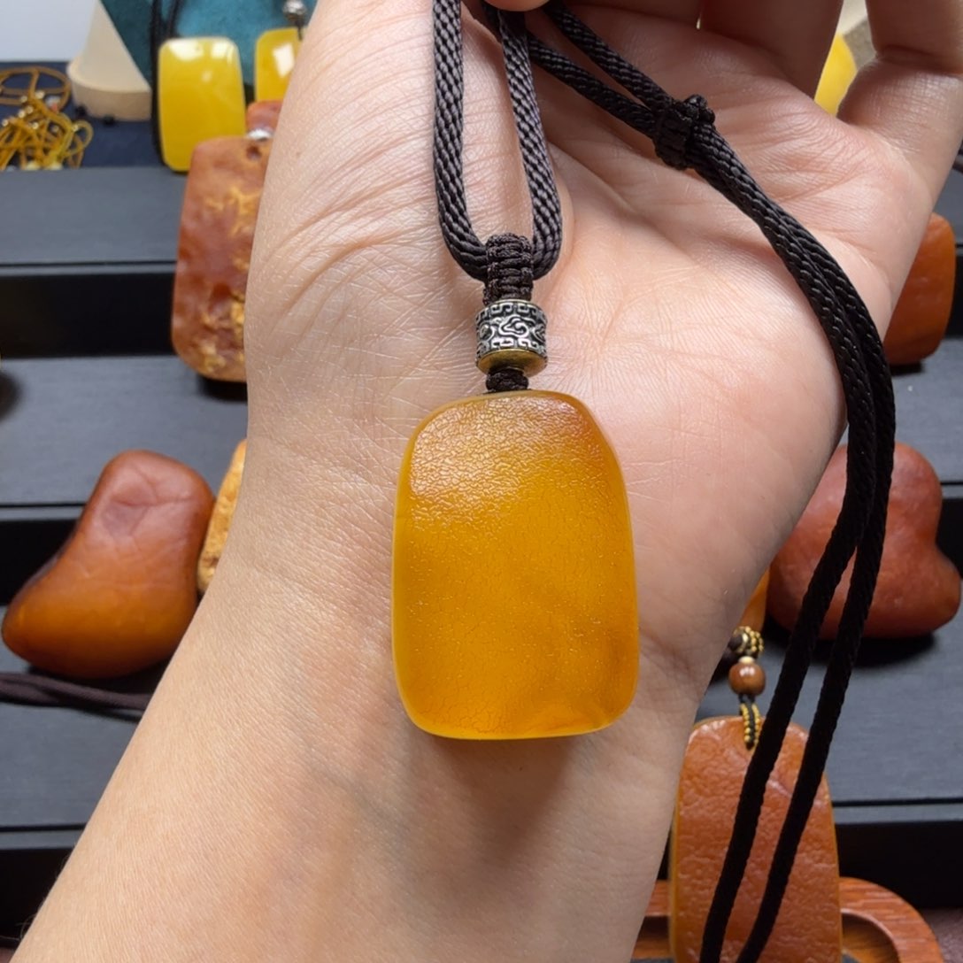 琥珀吊坠(赠链)未镶嵌