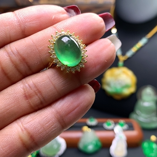 翡翠吊坠(赠链)未镶嵌