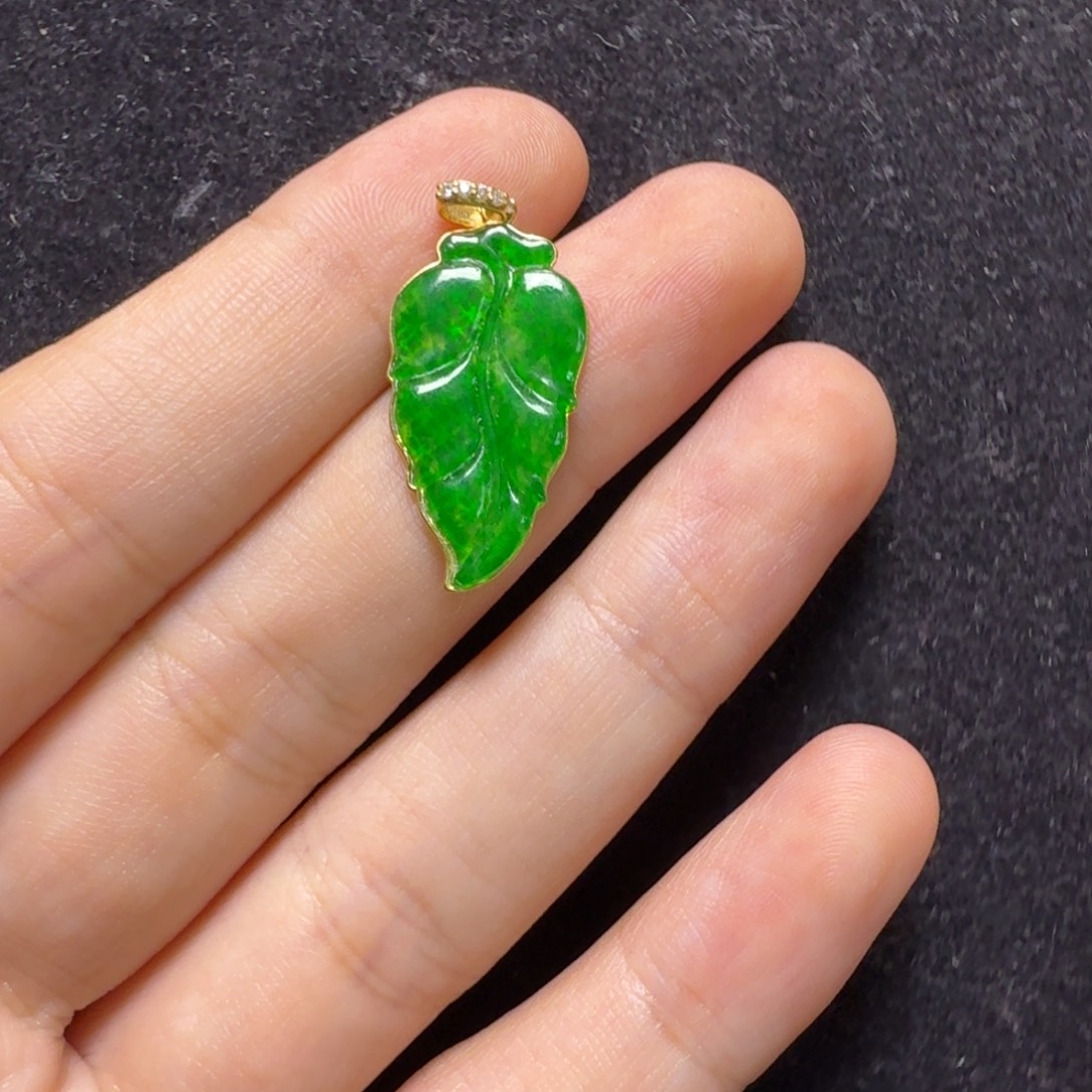 爽***势翡翠18K金镶嵌颈饰吊坠
