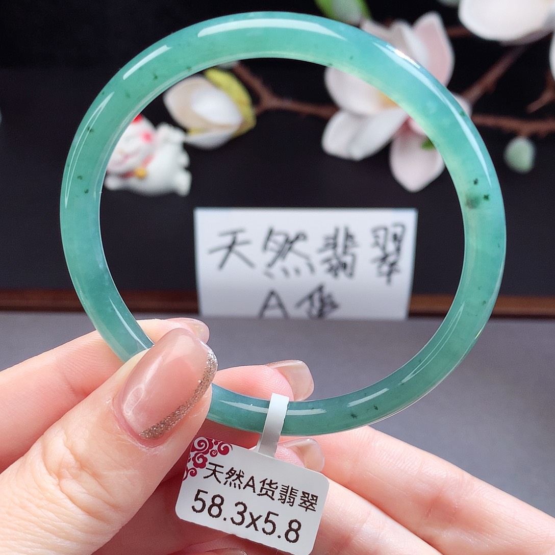 翡翠手镯（圆镯）未镶嵌