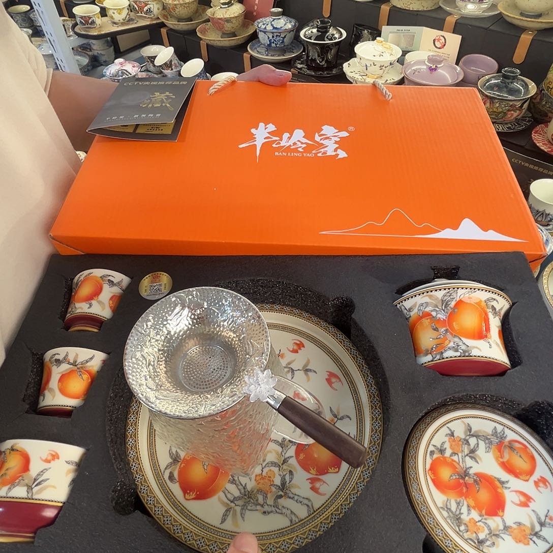 这些盖碗很漂亮！！！