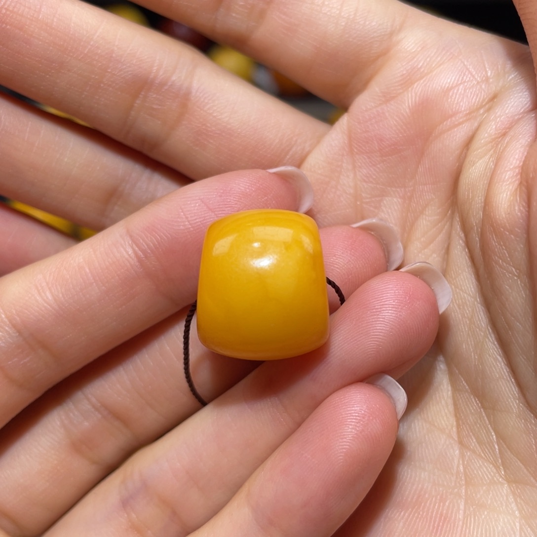 【闪购商品】琥珀裸石未镶嵌马蹄