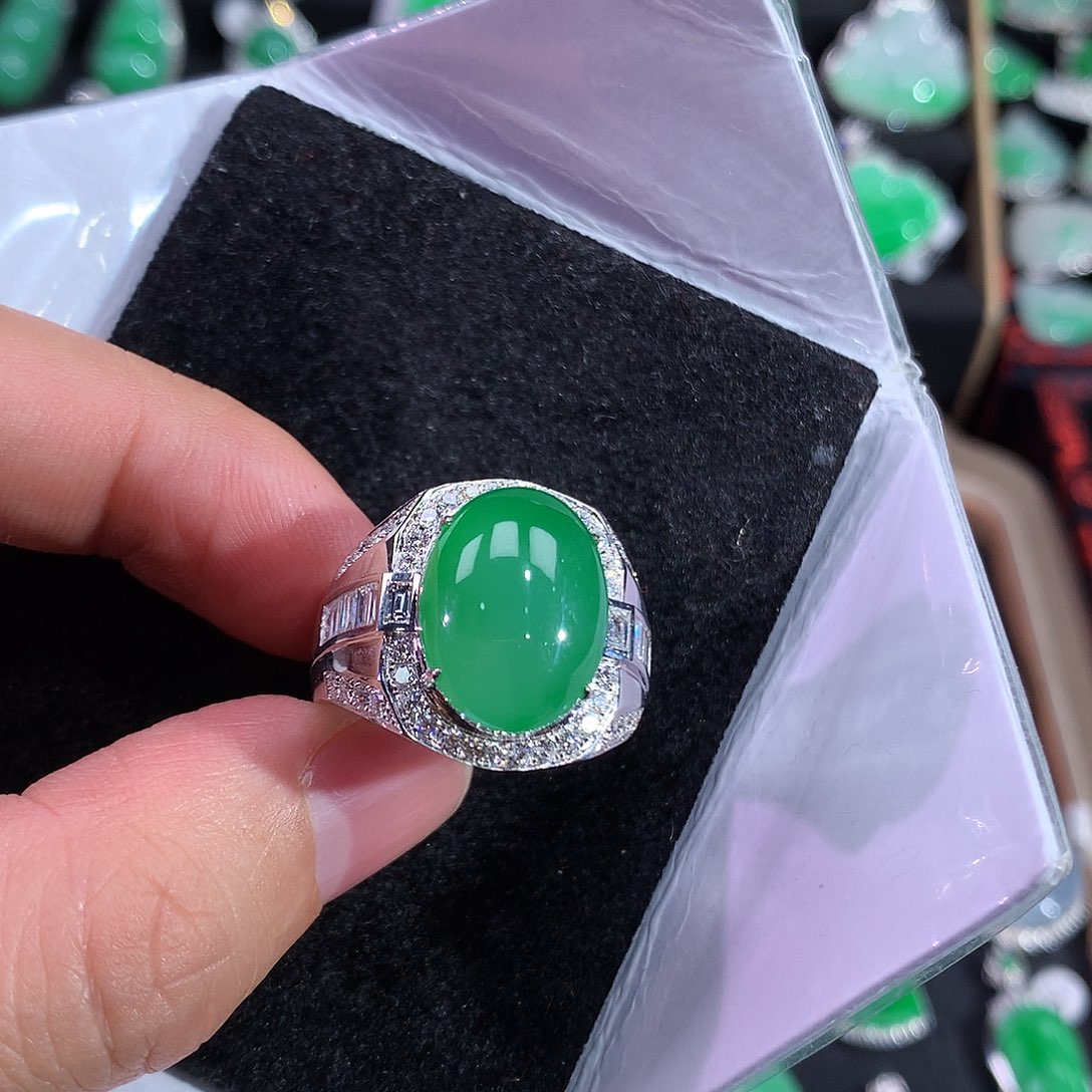 翡翠吊坠(不含链)18K金镶嵌