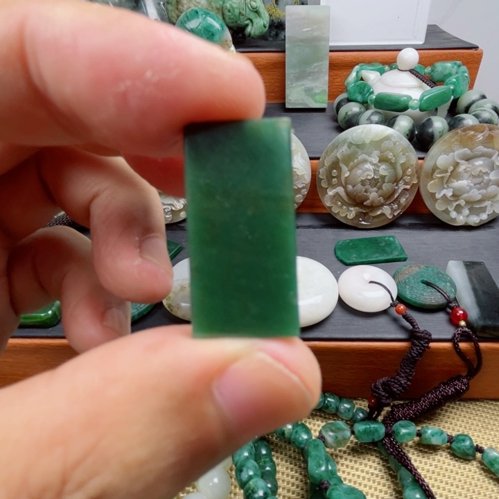 独山玉未镶嵌珠宝半成品