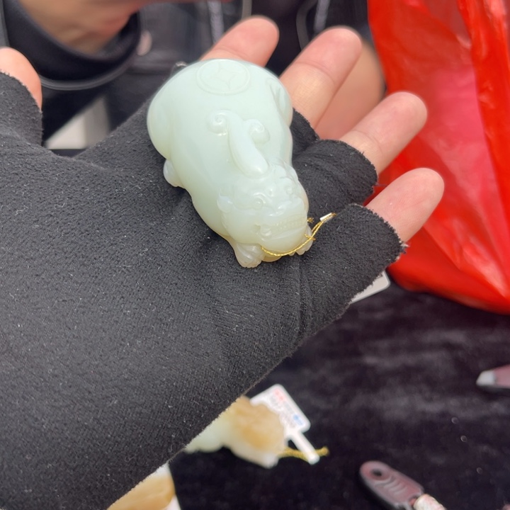 和田玉颈饰未镶嵌曦***?