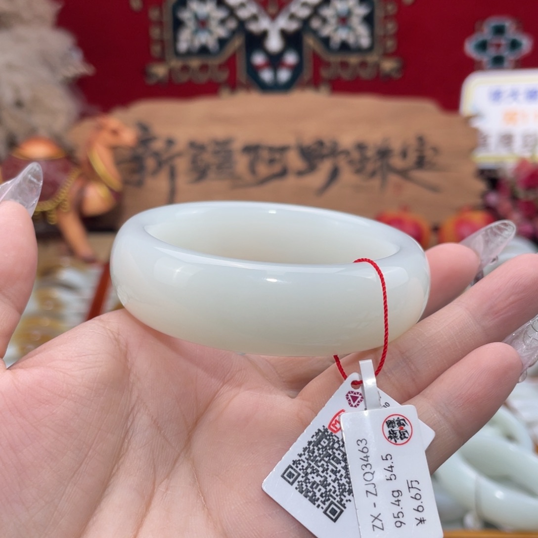 未镶嵌手镯和田玉优雅和田玉手镯