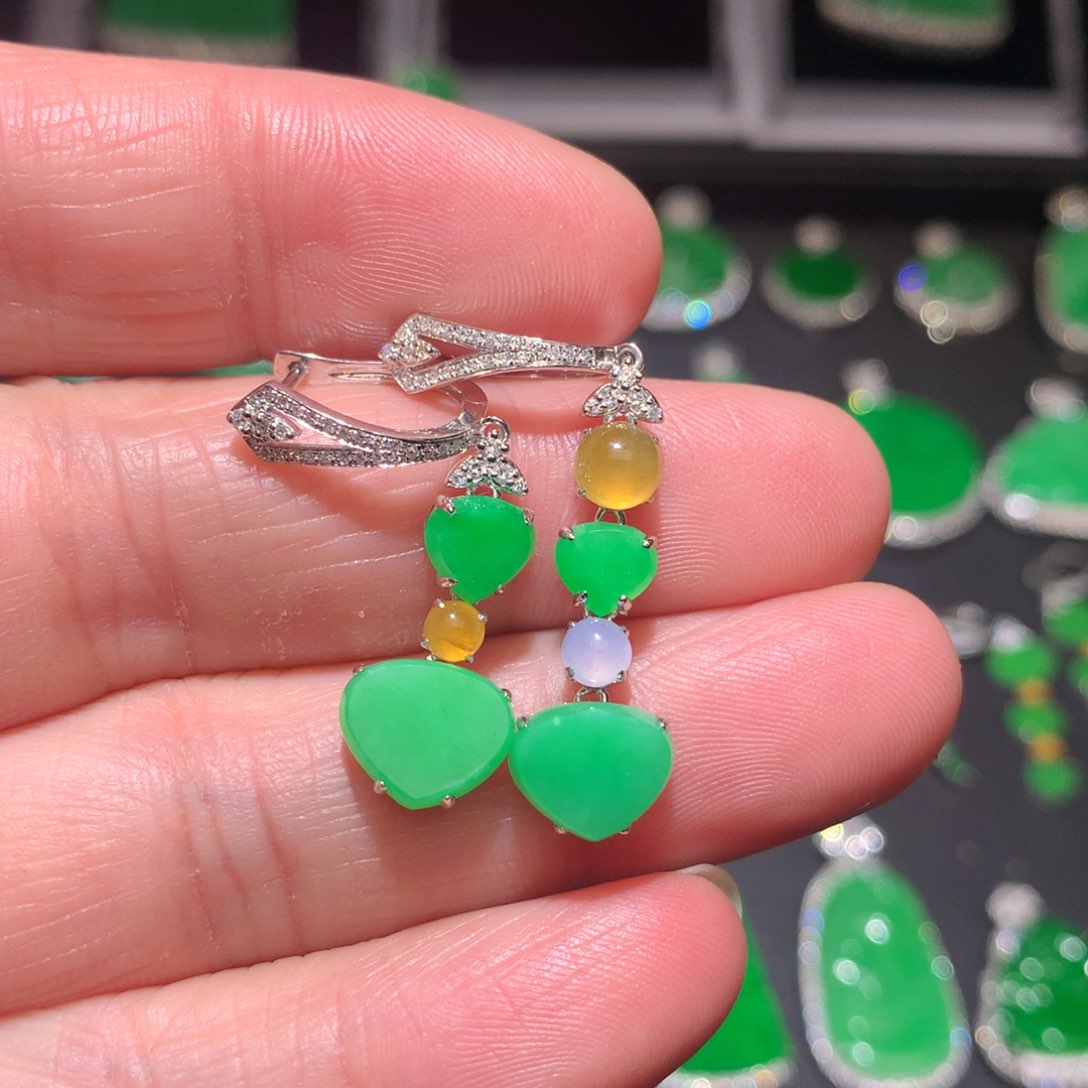 翡翠颈饰18K金镶嵌翡翠