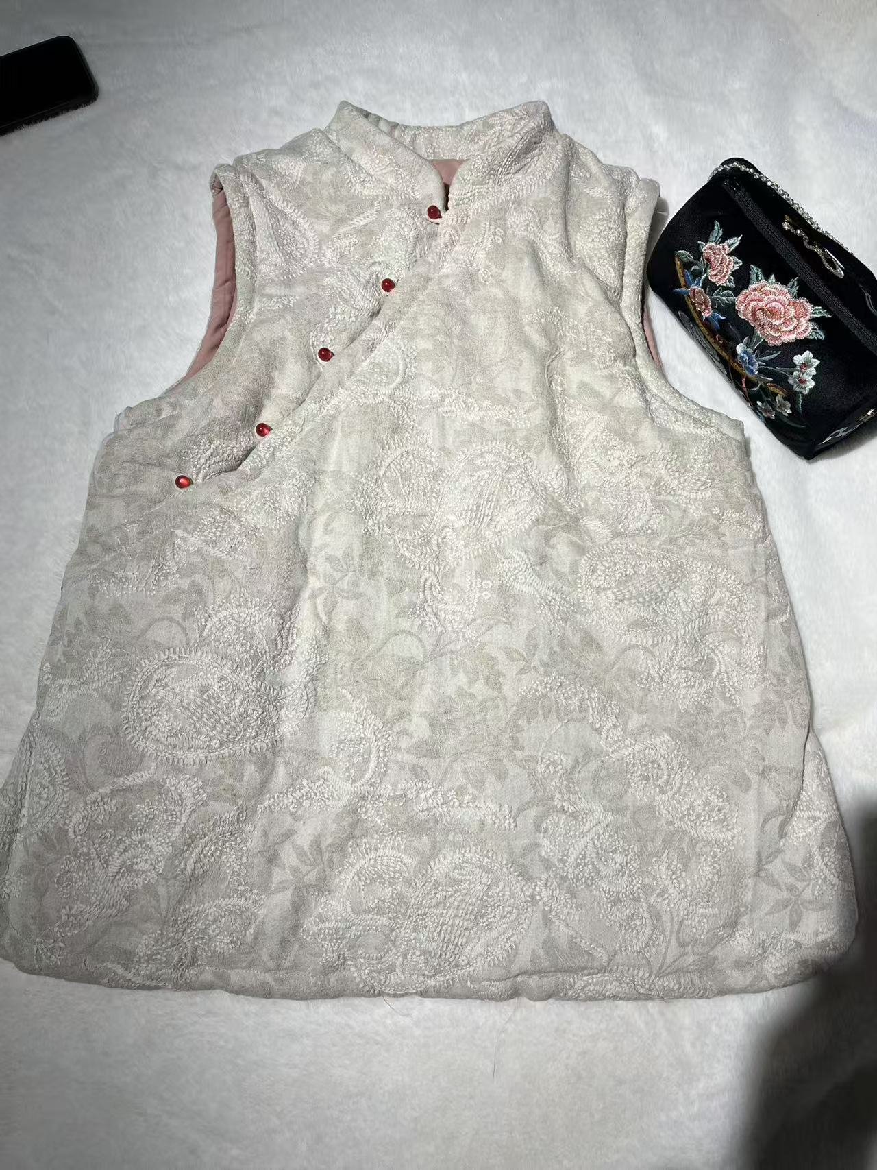 棉麻绣花马甲斜边保暖新疆纯棉花衣