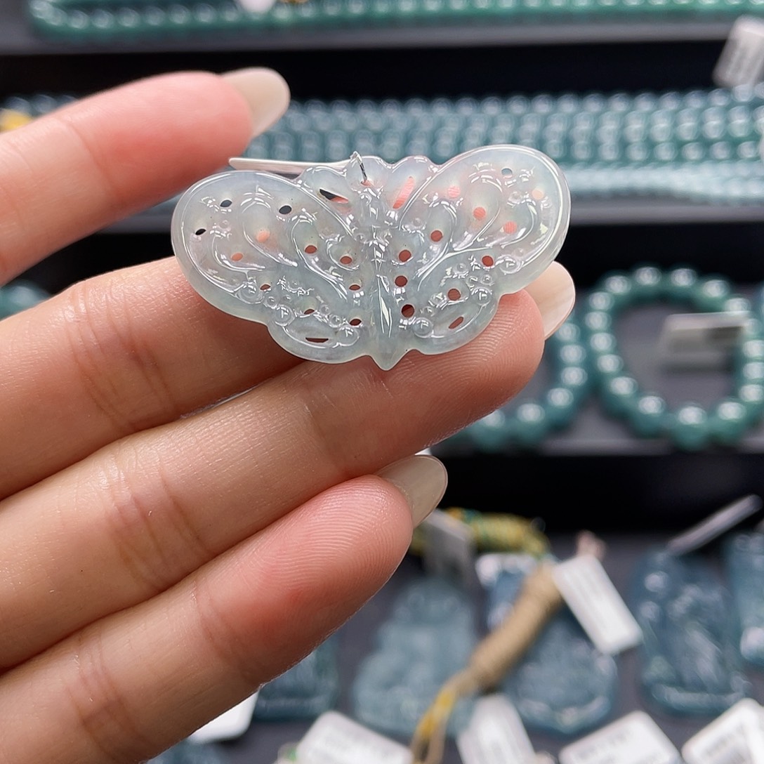 翡翠未镶嵌颈饰蝴蝶