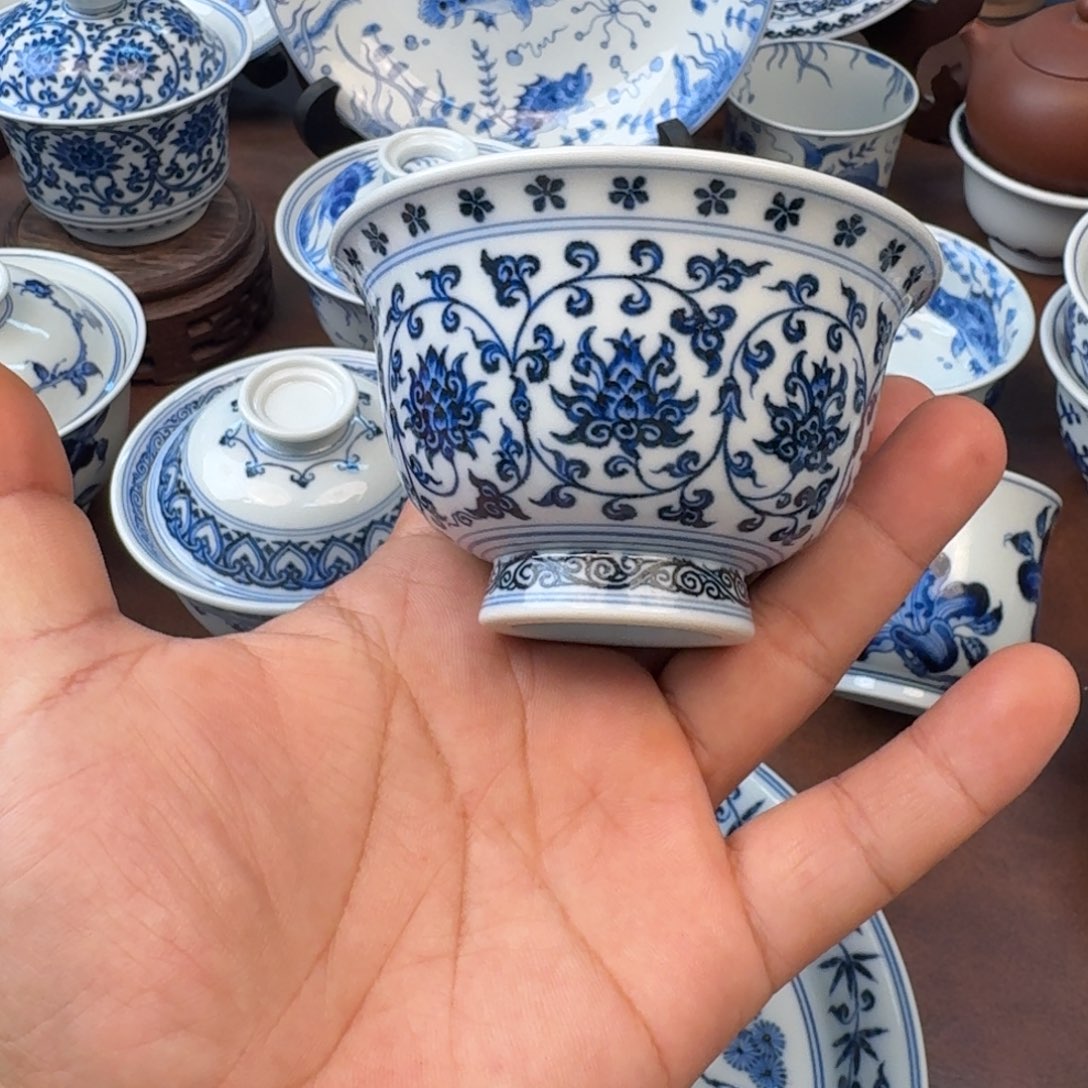 摆件陶缠枝莲大压手花心