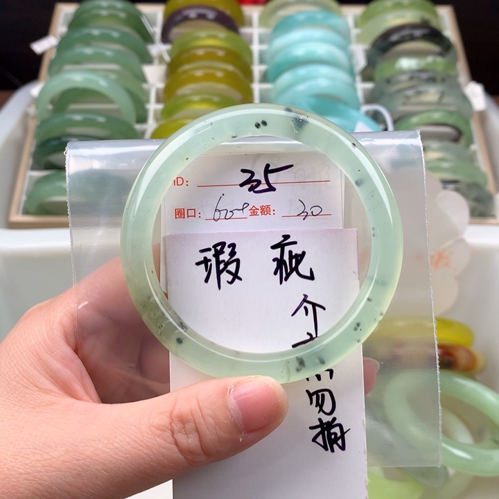 蛇纹石玉手镯未镶嵌林*梦