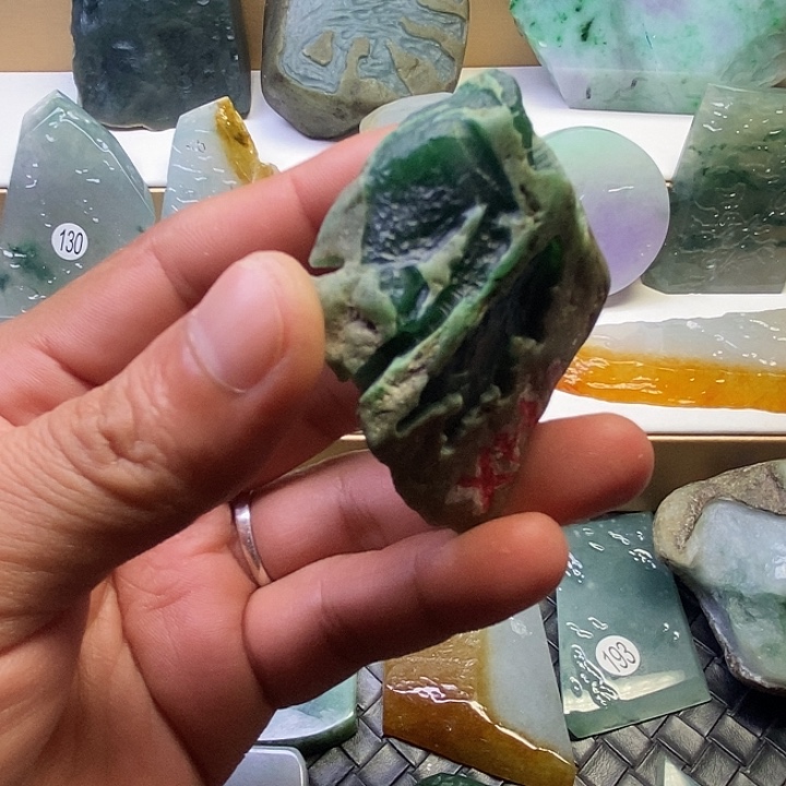 翡翠颈饰未镶嵌青*瓜翡翠