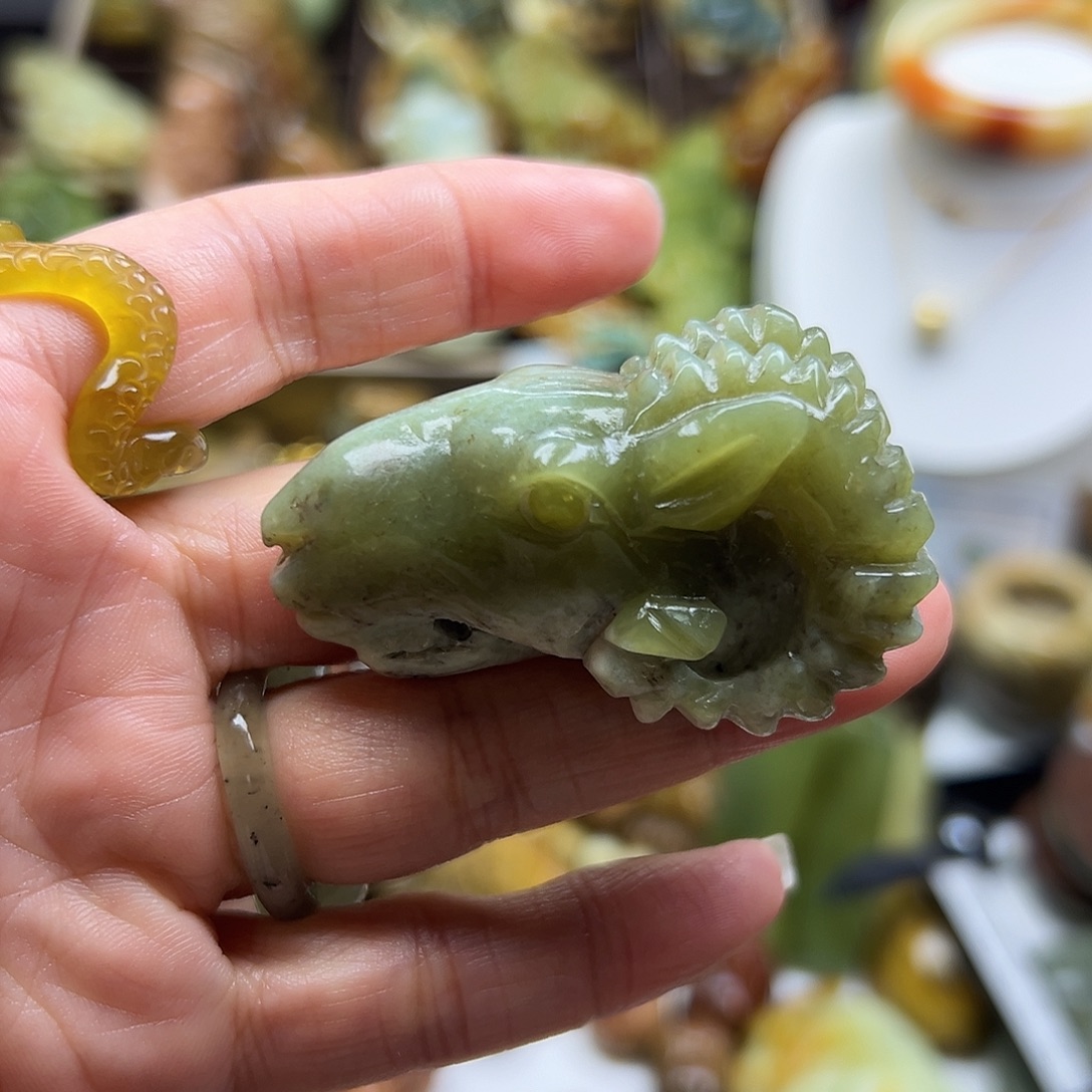 i***d颈饰未镶嵌岫岩河磨玉（透闪石质玉）河磨玉羊头