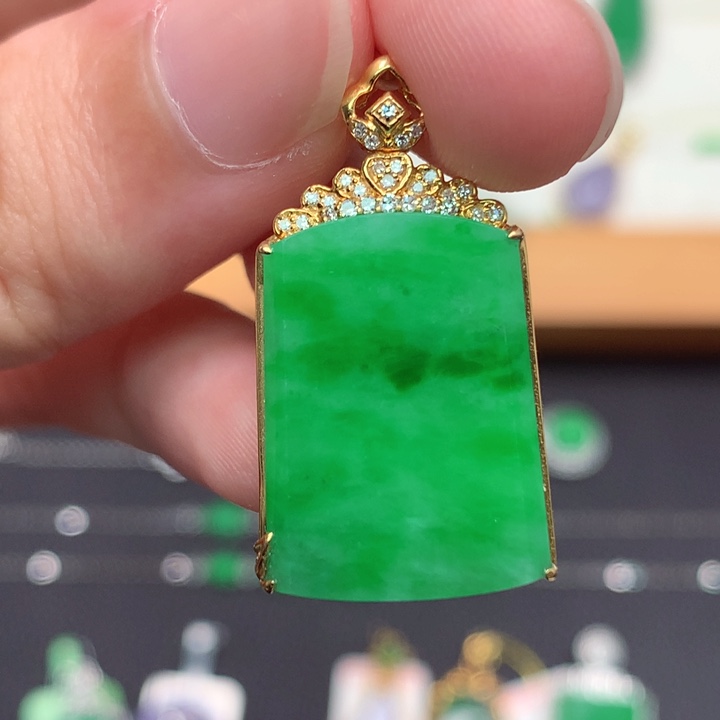 颈饰18K金镶嵌翡翠翡翠