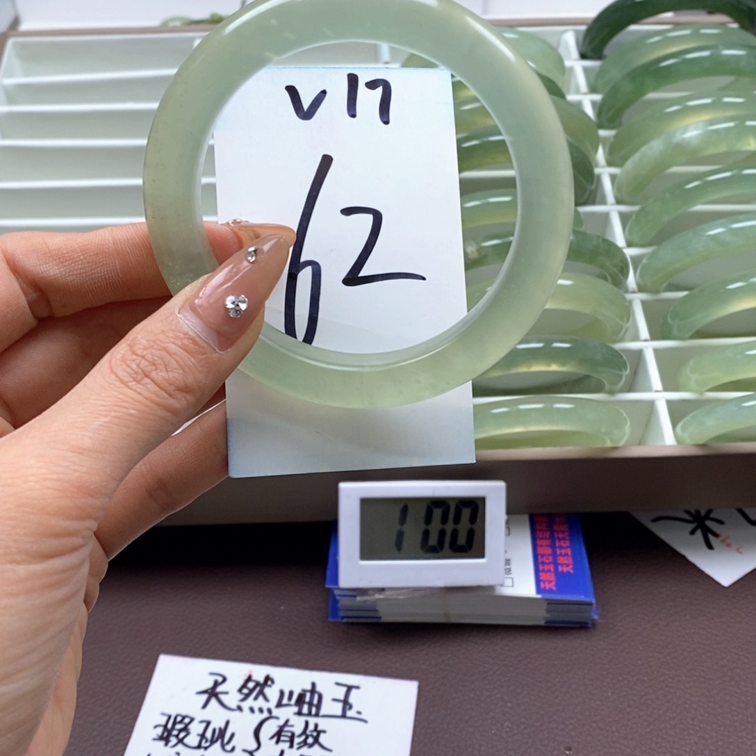 蛇纹石玉手镯未镶嵌