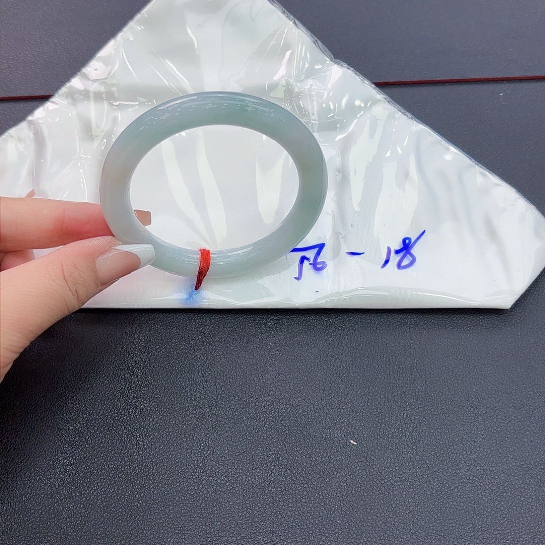 翡翠手镯未镶嵌手镯