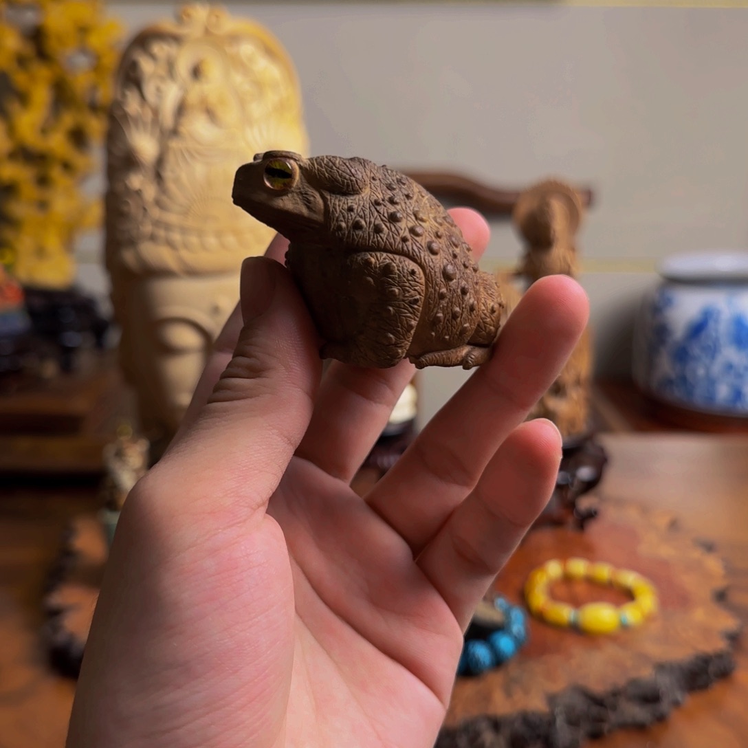 檀香木尚秋雕刻写实蟾