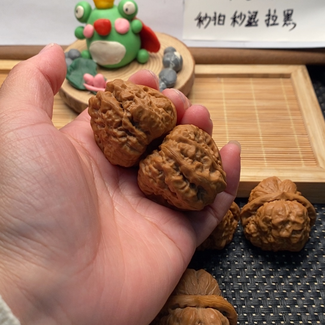 T***g文玩核桃把件三角边38