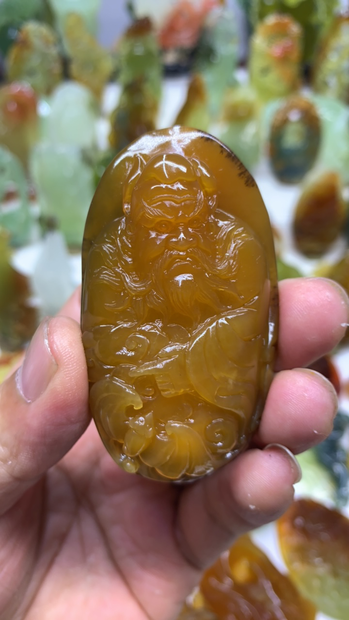 钟馗赐福挂件 采用辽阳红料精雕而成带水草的啊