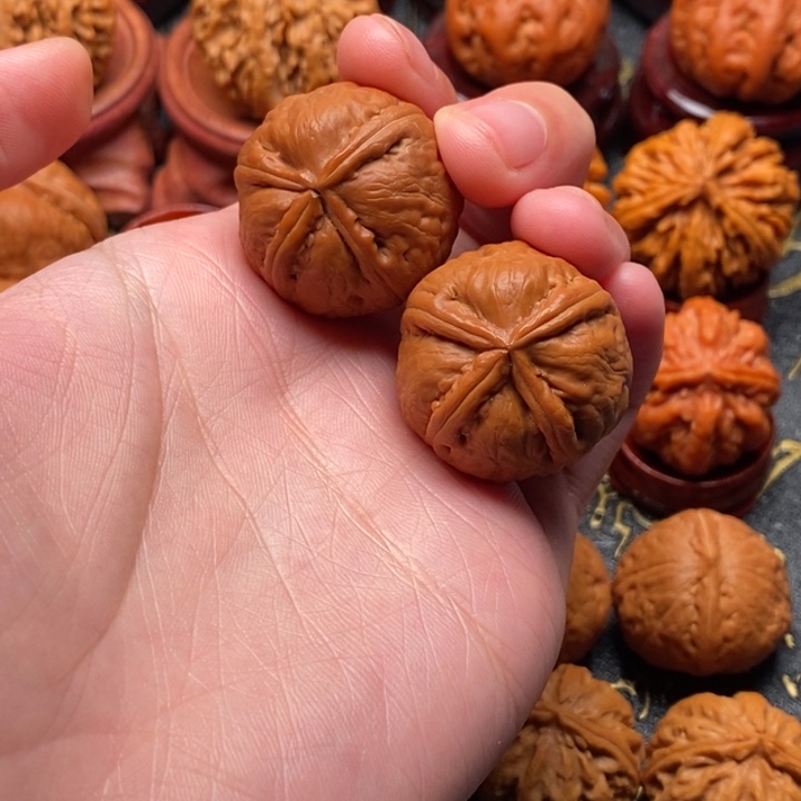 王****文玩核桃吊坠四棱