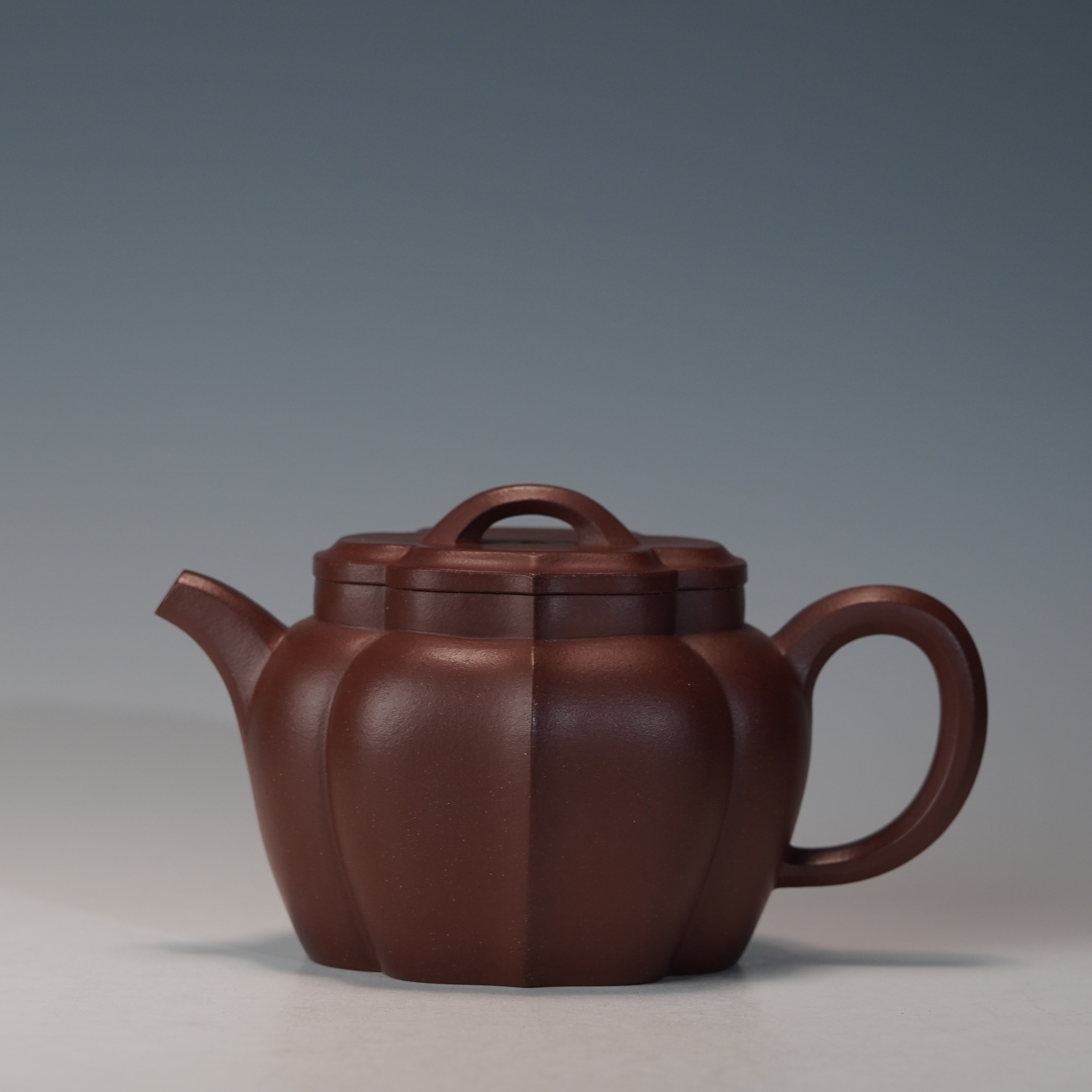 lot.22250 何宽 底槽清盛世海棠壶 250cc