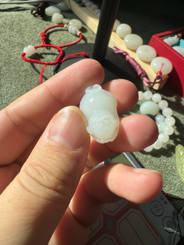 猴子和田玉新疆山料