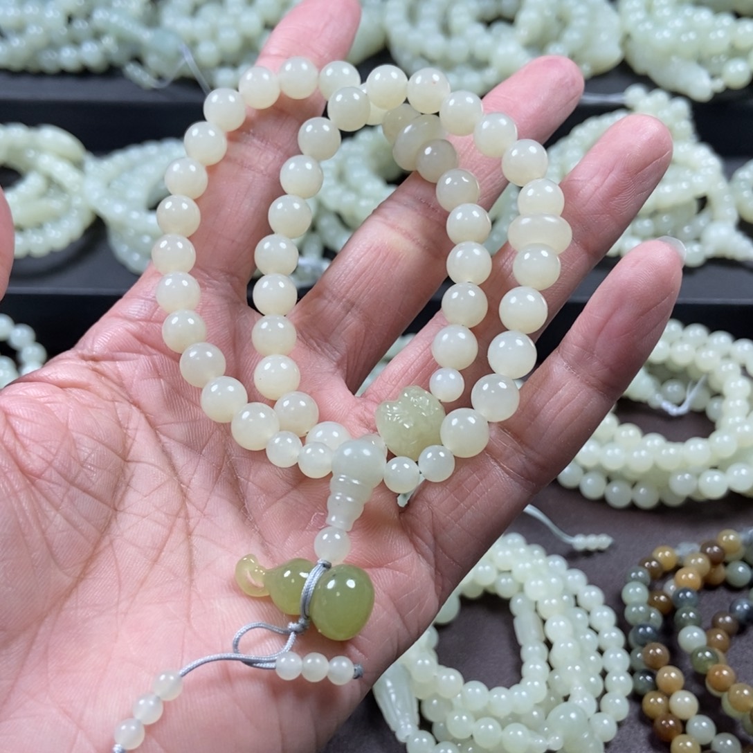 和田玉未镶嵌把件