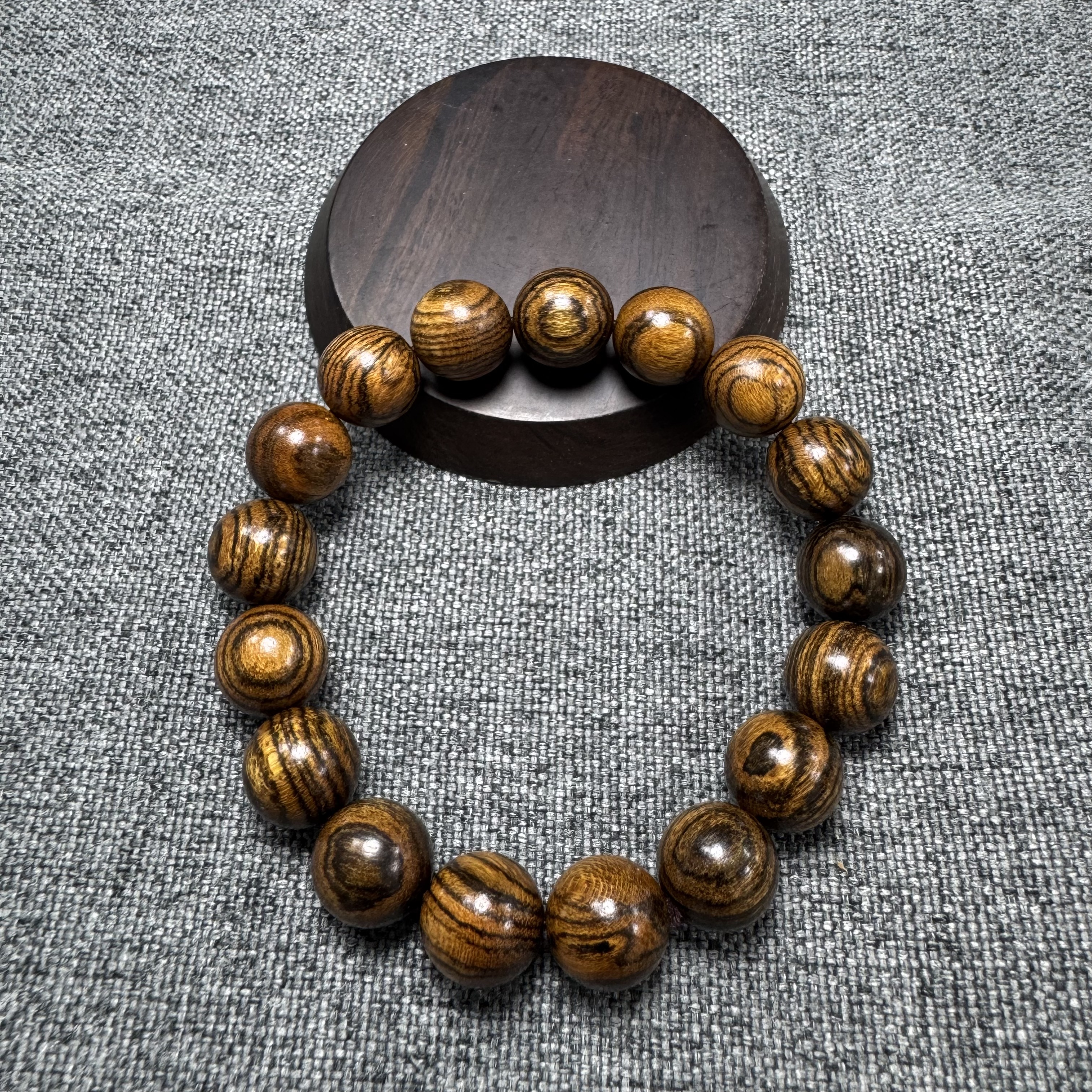 12mm虎皮檀手串一条