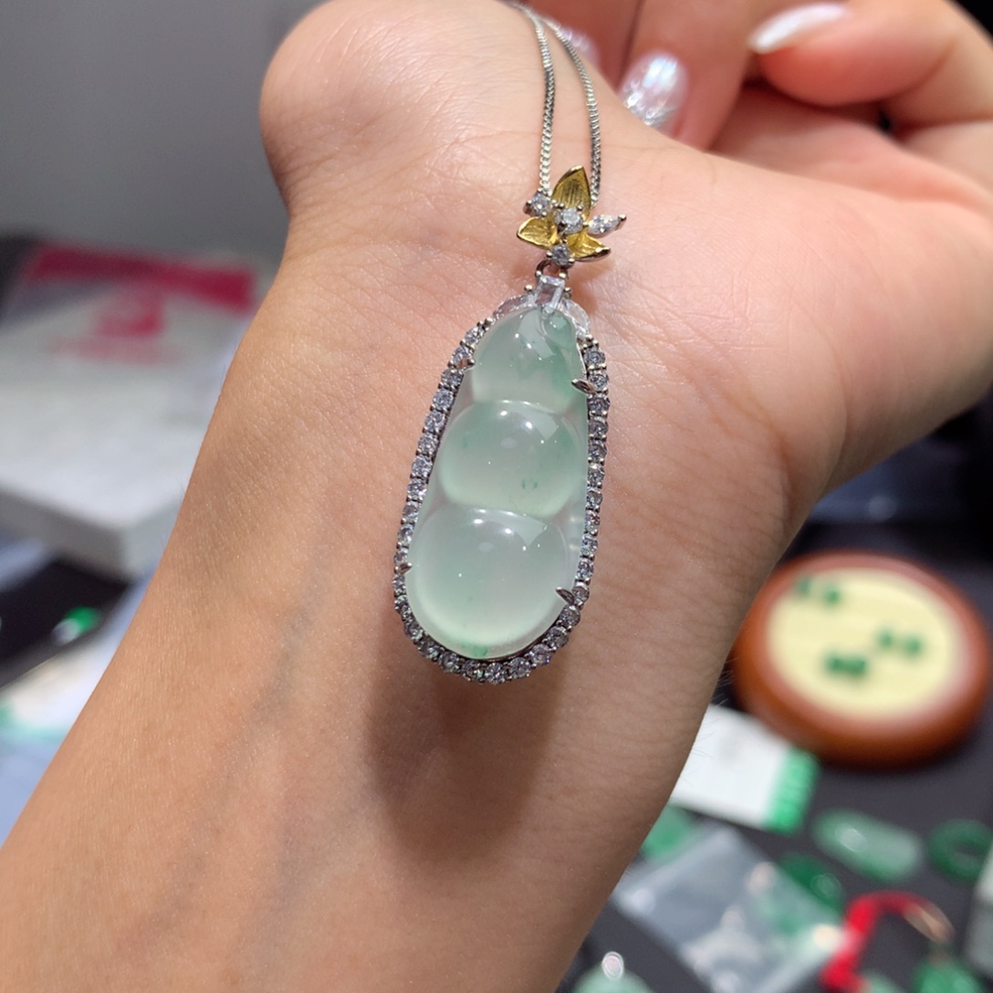 颈饰银S925镶嵌石英质玉（非洲翠）