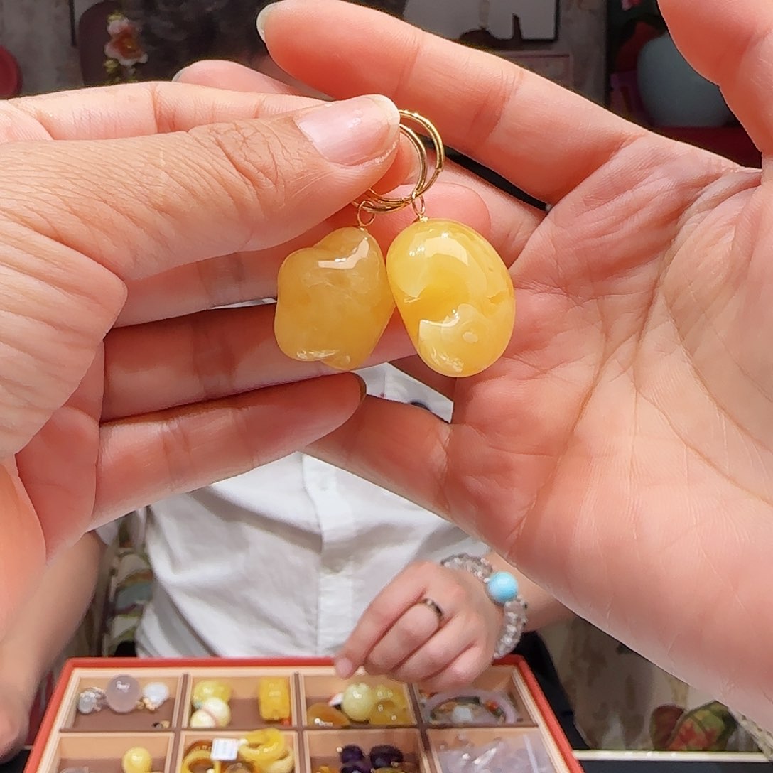 蜜蜡耳饰18K金镶嵌耳饰