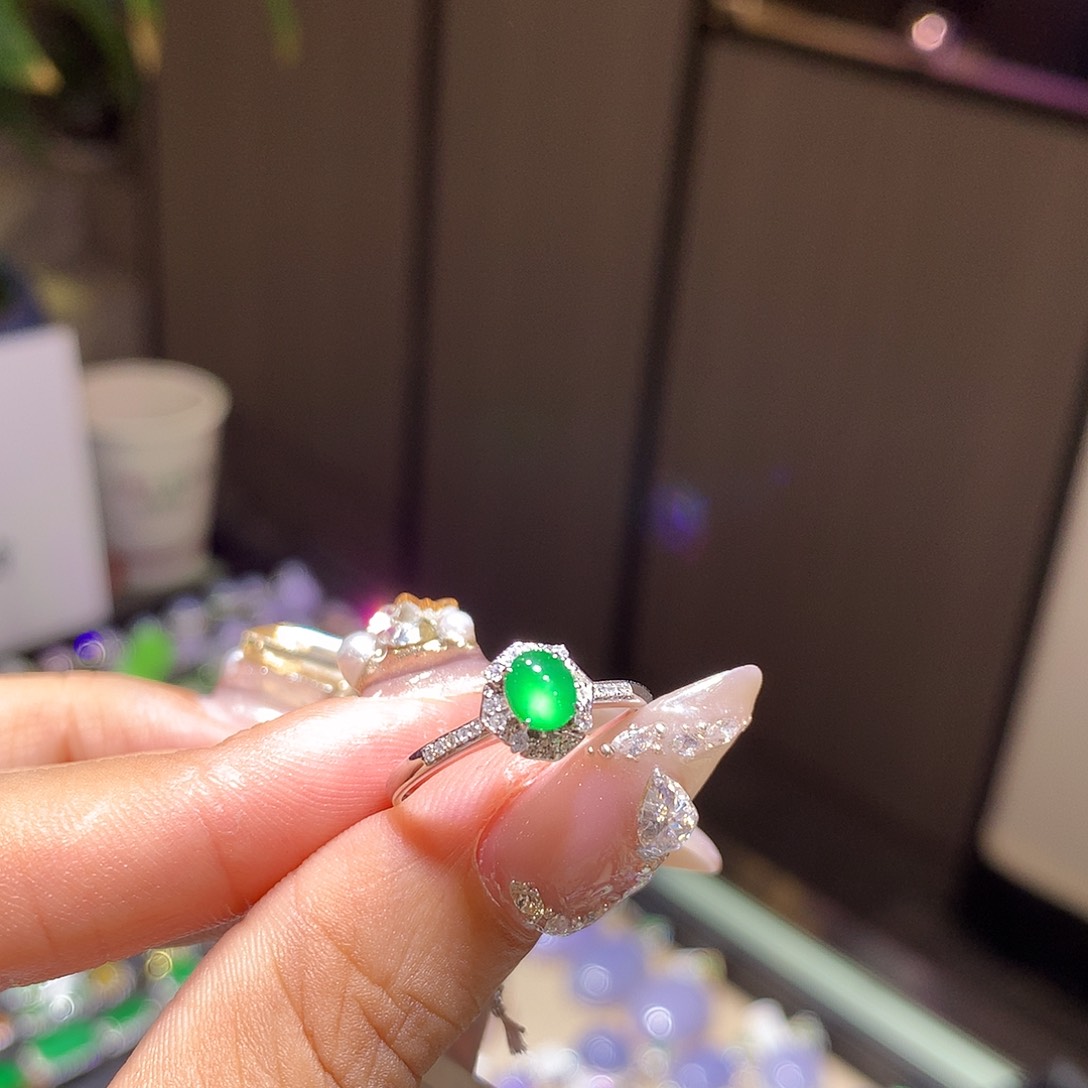 翡翠颈饰18K金镶嵌?戒指