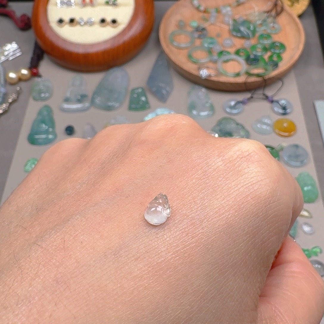 翡翠颈饰未镶嵌缅甸A货翡翠金蟾