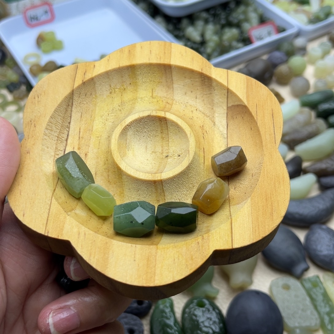 *****颈饰未镶嵌和田玉