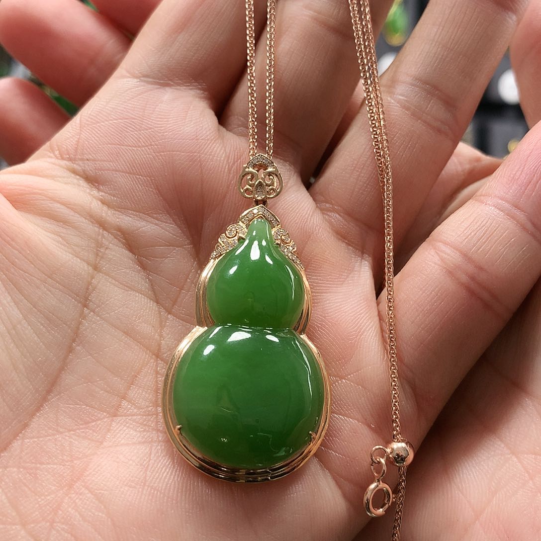 和田玉颈饰18K金镶嵌