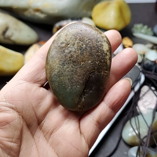 和田玉未镶嵌把件