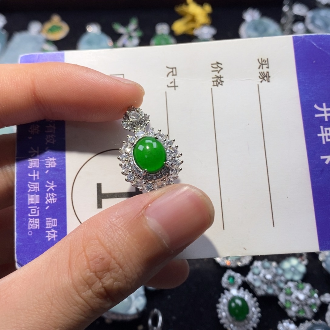翡翠未镶嵌颈饰翡翠