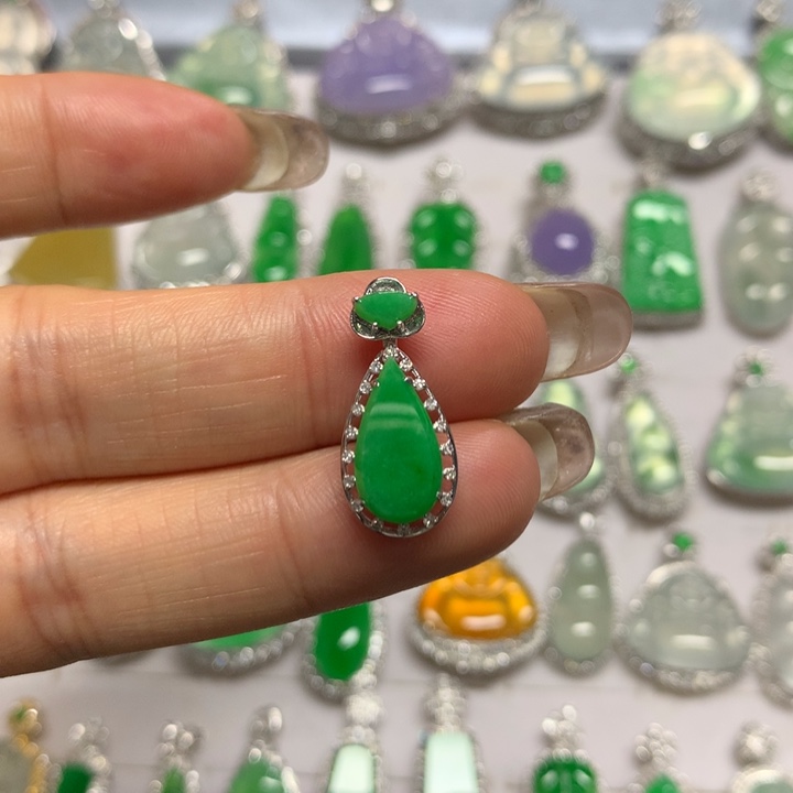 【闪购商品】翡翠18K金镶嵌颈饰吊坠