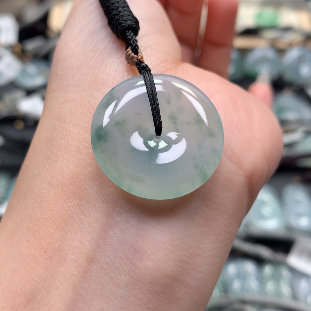 翡翠颈饰未镶嵌扣子